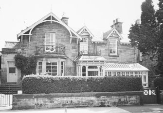 18 Greenhill Gardens.
View of street front from West