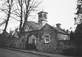 Edinburgh, Dell Road, Colinton Parish Church, Churchyard.
General view from the South of the gatehouse and Church beyond.