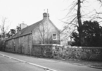 Ratho, Hatton Mains Farmhouse.
View of Farmhouse from across road to North-West.