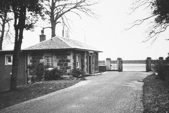 Edinburgh, Glasgow Road,  Gogar Mount, North Lodge.
View from South from within grounds.