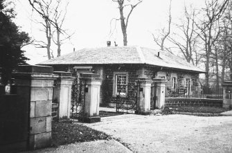 Edinburgh, Glasgow Road,  Gogar Mount, North Lodge.
View from North East.