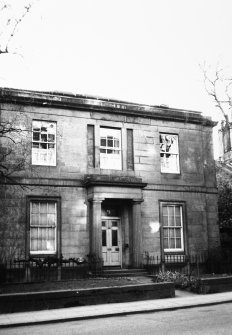 View of the frontage of No.s 15 and 15A Inverleith Row.