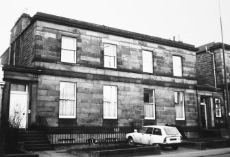 View of the frontages of No.s 23 and 24 Inverleith Row.