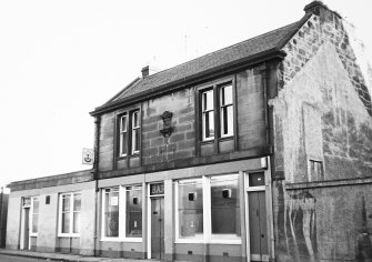 Edinburgh, Portobello, 227 Portobello High Street, Bluebell Bar.
View of street front.