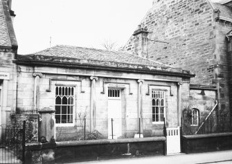 Edinburgh, Portobello, 48 Regent Street, Waverley Cottage.
View from South East.