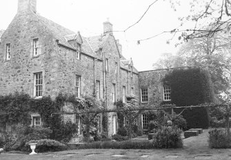 Edinburgh, Winton Loan, Morton House.
General rear view.