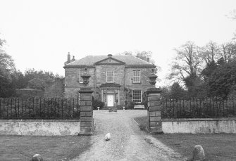 Edinburgh, Winton Loan, Morton House.
General view of frontage.