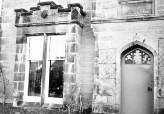 Edinburgh, 14 York Road, York Lodge.
Detail of front with door and window.