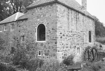 Edinburgh, Kirkliston, Lin's Mill.
View of corner.