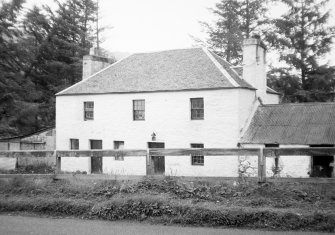 Appin House and Bank
General view