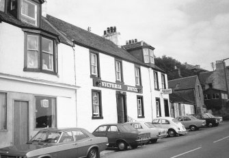 Tarbert, Barmore Road, Victoria Hotel.
General view of front.