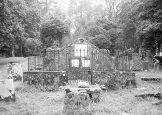Argyll, Saddell Abbey.
Burialground, Campbell of Glen Carradele.
Burial enclosure.