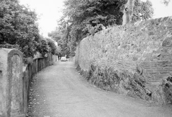 Dunoon, Kirk Street, Castle Gardens.
View of boundary wall.