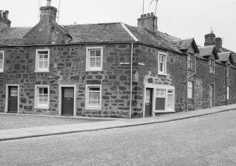 Crieff, 141-151 King Street & 2-3 Gallowhill.
General view of corner.
