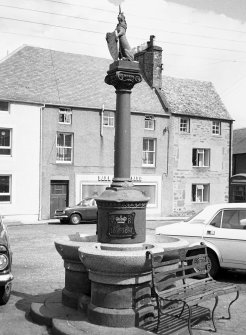 Errol, Fountain and market cross.
General view.