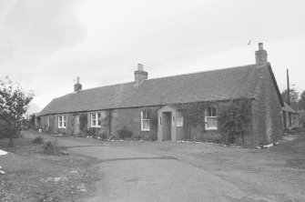 Fowlis Wester, Rose Cottage and Jasmine Cottage.
General view.