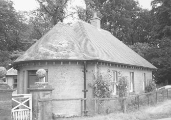 Dunsinnan House, North Lodge
General view.