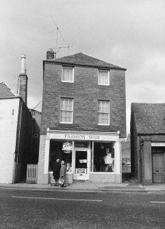 Coupar Angus, 2 Union Street.
General view of tenement.