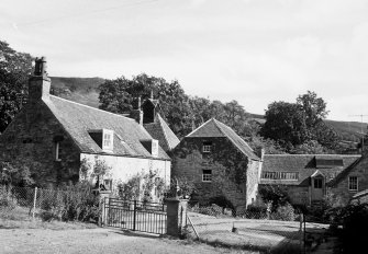 Keltneyburn.
View of cottages.