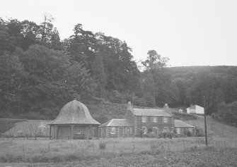Kinfauns Castle, Home Farm.
General view of farm and dairy.