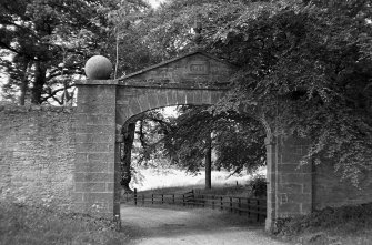 Newmiln House, Gatepiers
General view of gateway including date stone, 1855.