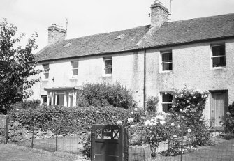 Pitcairngreen, Emohruo and Glenartney
General view of front.