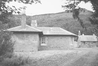 Moncrieffe House, Kennels Cottage.
View of cottage.