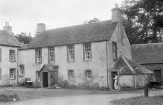 General view of cottage in Inver village.