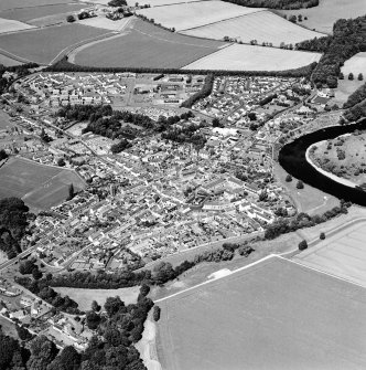 Oblique aerial view centred on the town of Coldstream, taken from the SSW.