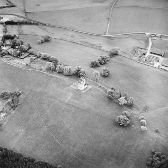 Oblique aerial view centred on Clackmannan Tower, taken from the N