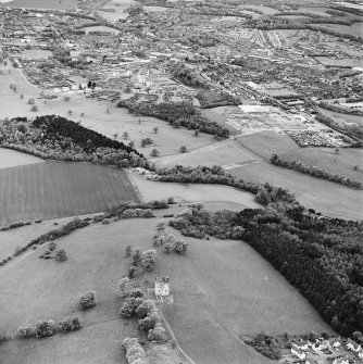 Oblique aerial view looking from Clackmannan Tower to Alloa, taken from the E