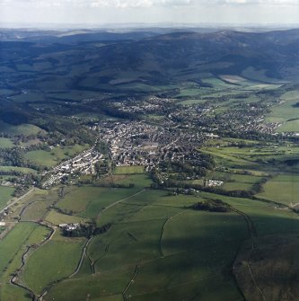 General oblique aerial view of Peebles, taken from the NNW.