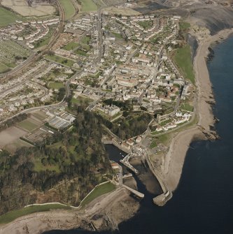 Oblique aerial view of Dysart centred on the village housing redevelopment designed by Wheeler and Sproson in 1958-71, and recorded as part of the Wheeler and Sproson Project and a Threatened Building Survey completed in 1997.  Taken from the SSW.