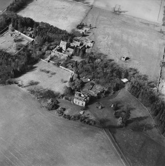 Oblique aerial view of Strathenry House centred on a country house with a dovecot and tower house adjacent, taken from the SE.
