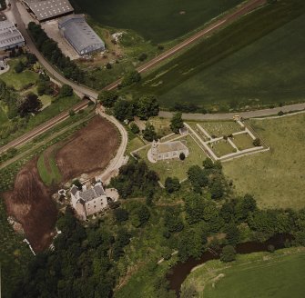 Oblique aerial view of Dairsie Castle and Dairsie Old Church centred on the castle and church, taken from the SSE.