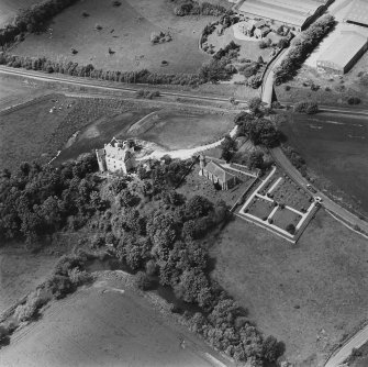 Oblique aerial view of Dairsie Castle and Dairsie Church centred on the castle and church, taken from the ESE.