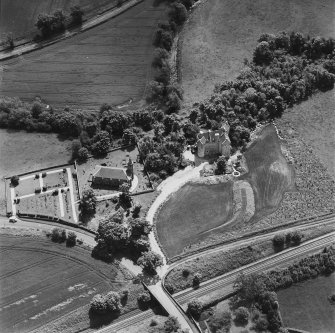 Oblique aerial view of Dairsie Castle and Dairsie Old Church centred on the castle and church, taken from the NW.