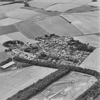 Oblique aerial view centred on the village of Kingsbarns, taken from the E.