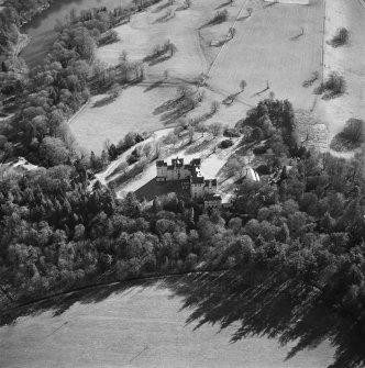 Oblique aerial view centred on the castle taken from the N.