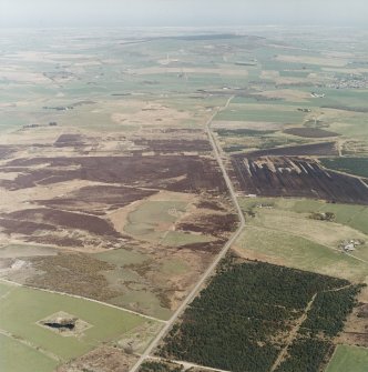 General aerial oblique view of farmsteads and quarry, taken from the SW.