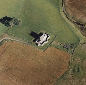 Oblique aerial view of Corgarff castle centred on the tower-house with the remains of a pond, farmstead and the cropmarks of a building adjacent, taken from the W.