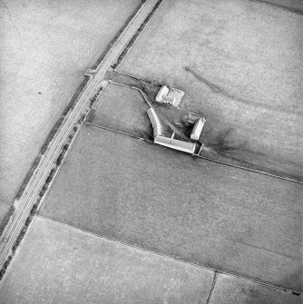 Oblique aerial view centred on the farmsteading, taken from the NW.