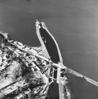 Clachnaharry Sea Lock and Lock Keeper's House.
Aerial photograph.