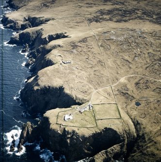 Oblique aerial view centred on Cape Wrath lighthouse, keepers' cottages, cottages and support buildings with the radar station adjacent, taken from the NW.