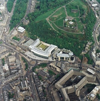 General oblique aerial view centred on the Omni Plaza with Calton Hill adjacent, taken from the W.