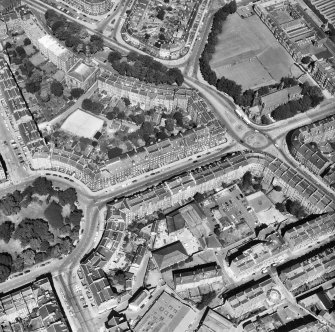 Edinburgh, New Town, Northern New Town.
Aerial view Drummond Place and area around Church of St. Mary.