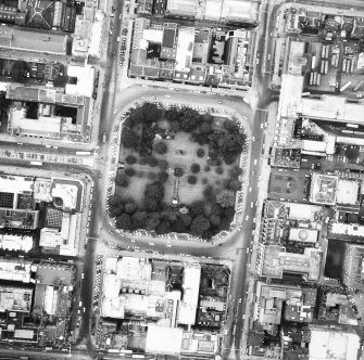 Edinburgh, New Town.
Aerial view of St Andrew Square.