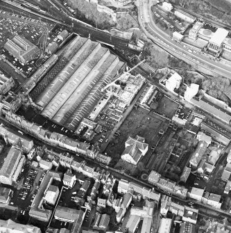 Oblique aerial view centred on the development of Tolbooth Wynd with the church and graveyard adjacent, taken from the SE.