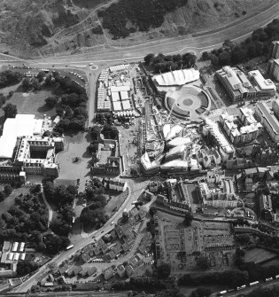 Oblique aerial view centred on the construction of the Scottish Parliament with Our Dynamic Earth, Queensbury House and Holyrood Palace adjacent, taken from the N.