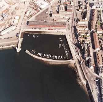 Edinburgh, Newhaven Fishmarket.
Oblique aerial view from West centred on Newhaven Harbour.